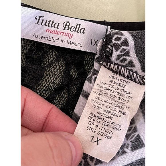 Tutta Bella Maternity Black/White Chevron Print Lace Keyhole Back Blouse - 1X - Picture 12 of 12